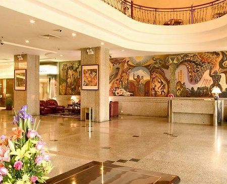 Golden Dragon Hotel Kunming Beltér fotó
